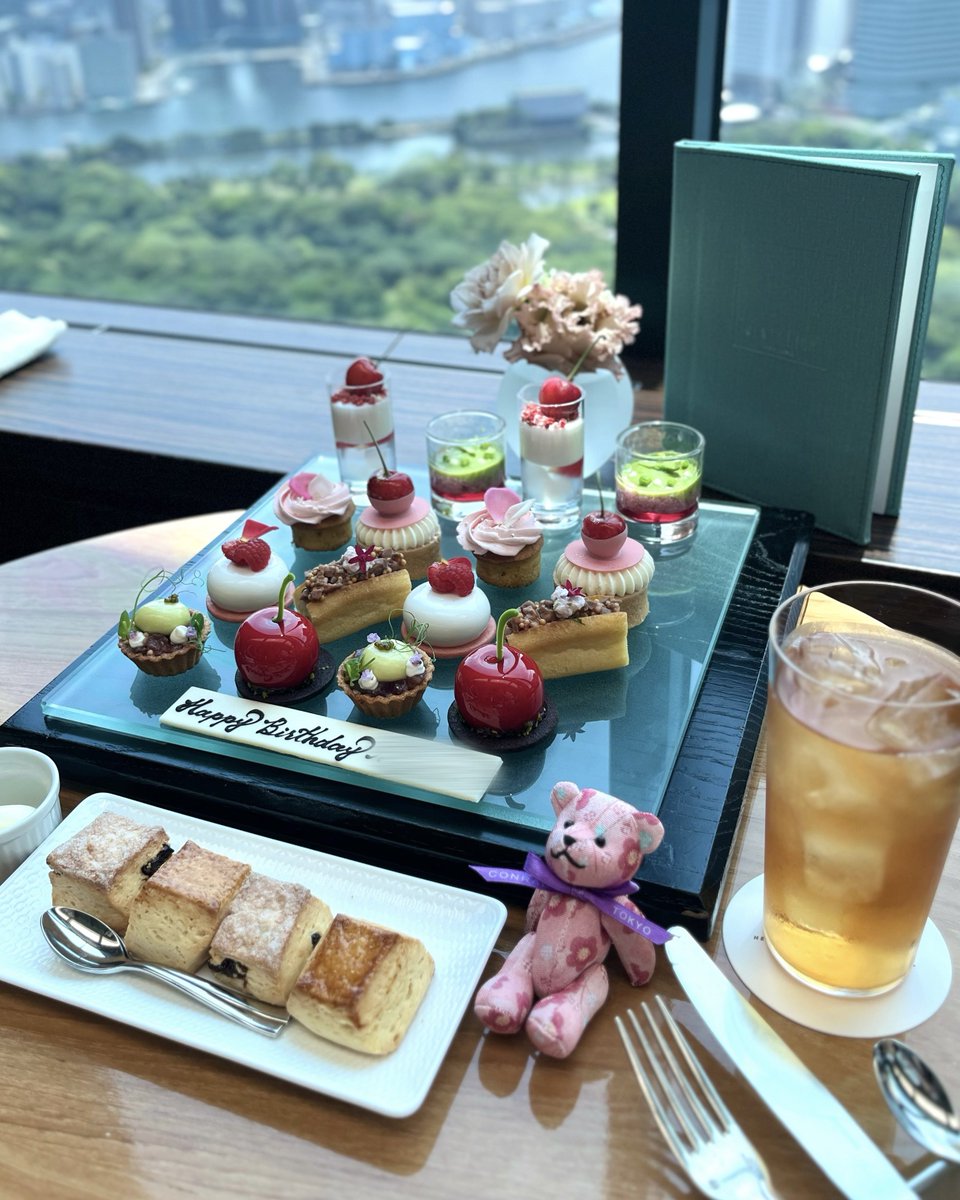 j171_chan's tweet photo. 他界隈のお友達の生誕にお付き合いさせてもらった🍒
次の桃は『東ドお疲れさま』で予約した(⸝⸝o̴̶̷᷄ ·̭ o̴̶̷̥᷅⸝⸝)♡(気が早すぎる) https://t.co/vDvBmMvoCH