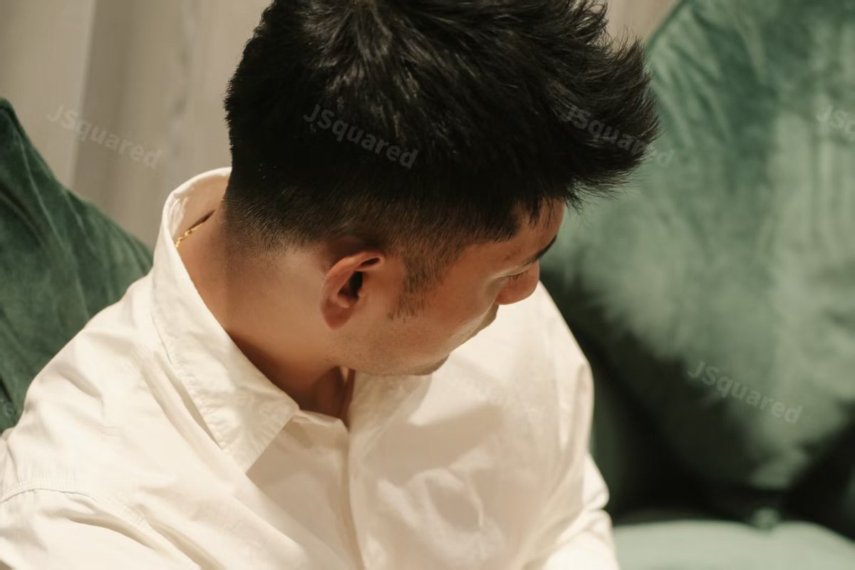 JSquared1069's tweet photo. 魔都男生日常高压熬夜，脸蛋很容易紧绷垮态✨
专属男士面部瑜伽护理
用专业瑜伽工具放松面部肌肉、松解粘连
柔和提拉轮廓，线条变利落精致
职场男生的松弛帅气，轻松稳住颜值👍 https://t.co/8v1zlq26YK