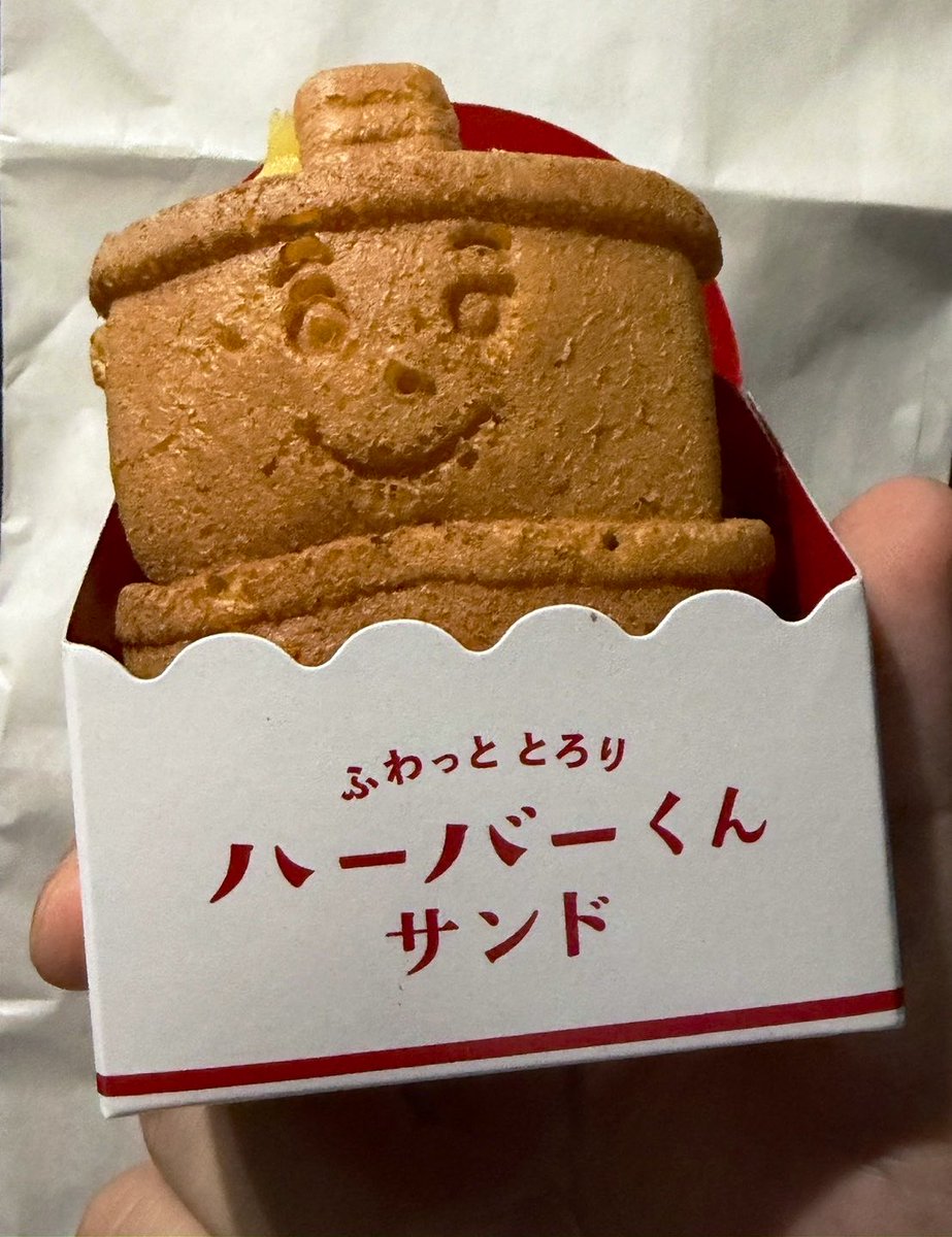 Pi_bou's tweet photo. 生徒さんからいただいた、神奈川銘菓ありあけハーバーの人形焼き。
可愛いですねー☺️
関内駅前にオープンした商業施設BASEGATE（ベースゲート）でしか買えない限定のお菓子だそう。
なるほど、どおりで田舎モンの僕は知らないワケだ。

これでまたひとつ、シチーボーイになっちまったな僕😎 https://t.co/cbWQTgdMAU