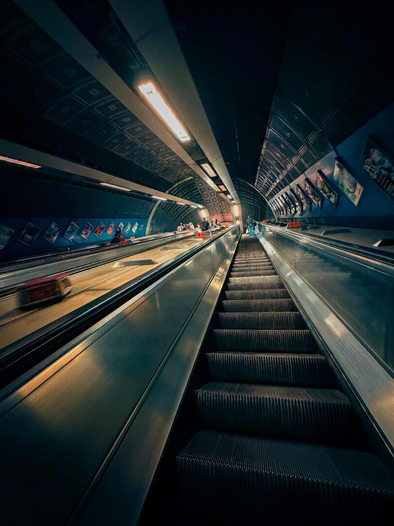 zbrblck's tweet photo. ITAP of an escalator 
via /r/#itookapicture 
(credit: by /u/Off_again_On_again) https://t.co/dxmHrRAANd