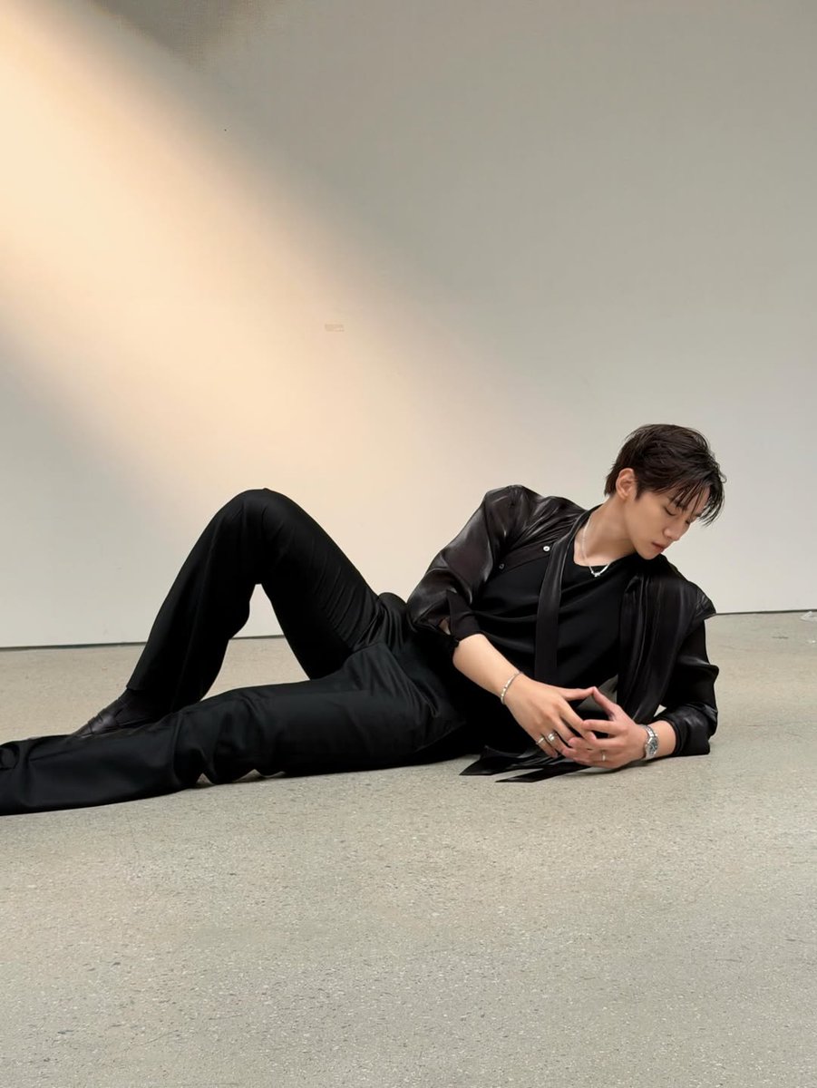 Kkorepo's tweet photo. 「#2PM」#ジュノ、高級ウォッチよりまぶしいビジュアル…グラビアビハインド公開 
🔗https://t.co/CpKHffKxUU https://t.co/VyDyIC0HfO