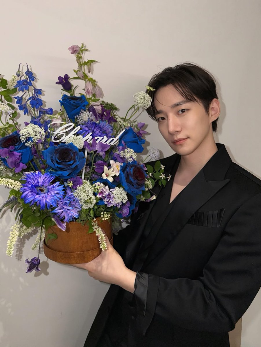 Kkorepo's tweet photo. 「#2PM」#ジュノ、高級ウォッチよりまぶしいビジュアル…グラビアビハインド公開 
🔗https://t.co/CpKHffKxUU https://t.co/VyDyIC0HfO