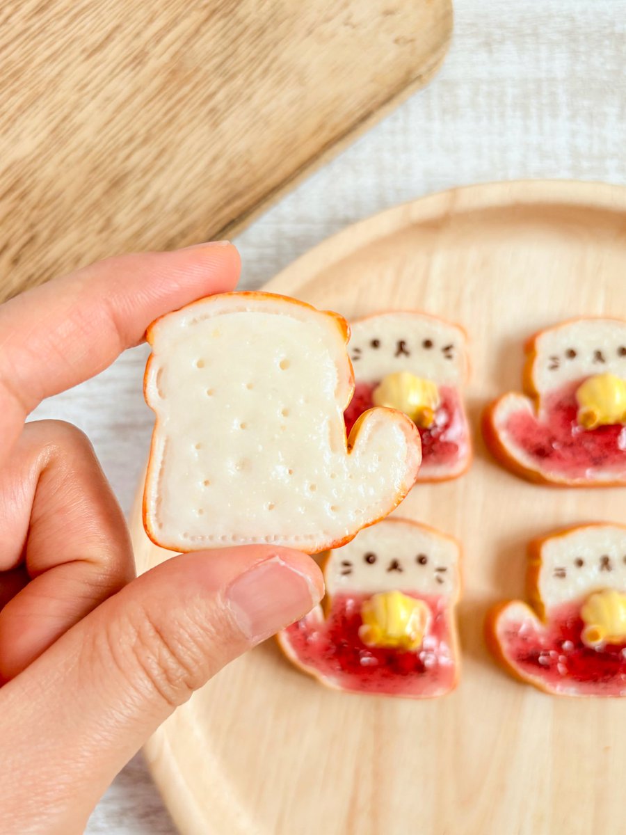 same2bakery's tweet photo. ラッコのジャムバタートースト🦦🍓🧈

 #ハンドメイドインジャパンフェス にて販売❕ https://t.co/wp8dtAKuK5