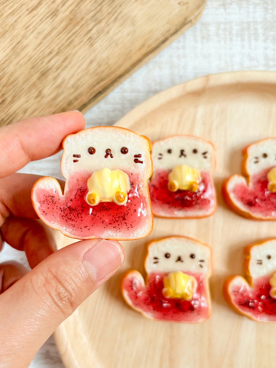 same2bakery's tweet photo. ラッコのジャムバタートースト🦦🍓🧈

 #ハンドメイドインジャパンフェス にて販売❕ https://t.co/wp8dtAKuK5