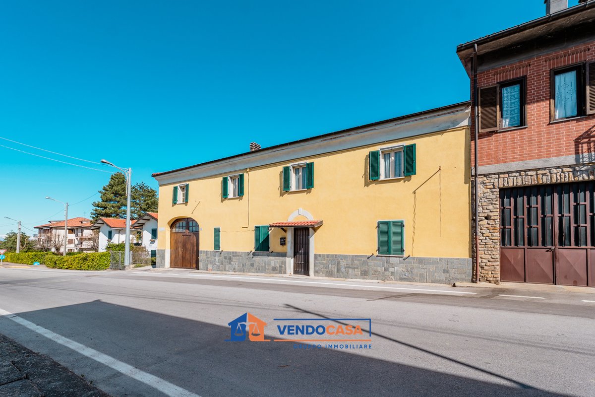 italianhouses's tweet photo. 🏡🌄Spacious village house in #Murazzano
🛏️4 bedrooms
🌿Private garden & courtyard
🌄Panoramic views
🚗Large garage & warehouse
🍷4 useful cellars
📍Walk to shops & services
💶€215,000
❓Family home or countryside retreat?
https://t.co/zlcqenYnIU
#PropertyItaly #Piedmont #Cuneo https://t.co/Ch7AE3tkmz