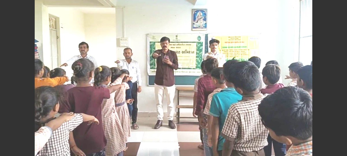ChildBotad's tweet photo. જિલ્લા બાળ સુરક્ષા એકમ-બોટાદ
.....................................................
તા.૧૯/૦૬/૨૦૨૬ ના રોજ તરઘરા પ્રાથમિક શાળા ખાતે નશા મુક્ત ભારત અભિયાન અંતર્ગત જાગૃતિ કાર્યક્રમ યોજવામાં આવ્યો.જેમાં બાળ કાયદાઓ, યોજનાઓ તથા નશા મુક્તિની માહિતી આપી શપથ ગ્રહણ કરાવવામાં આવ્યા. https://t.co/bnydw9aprI