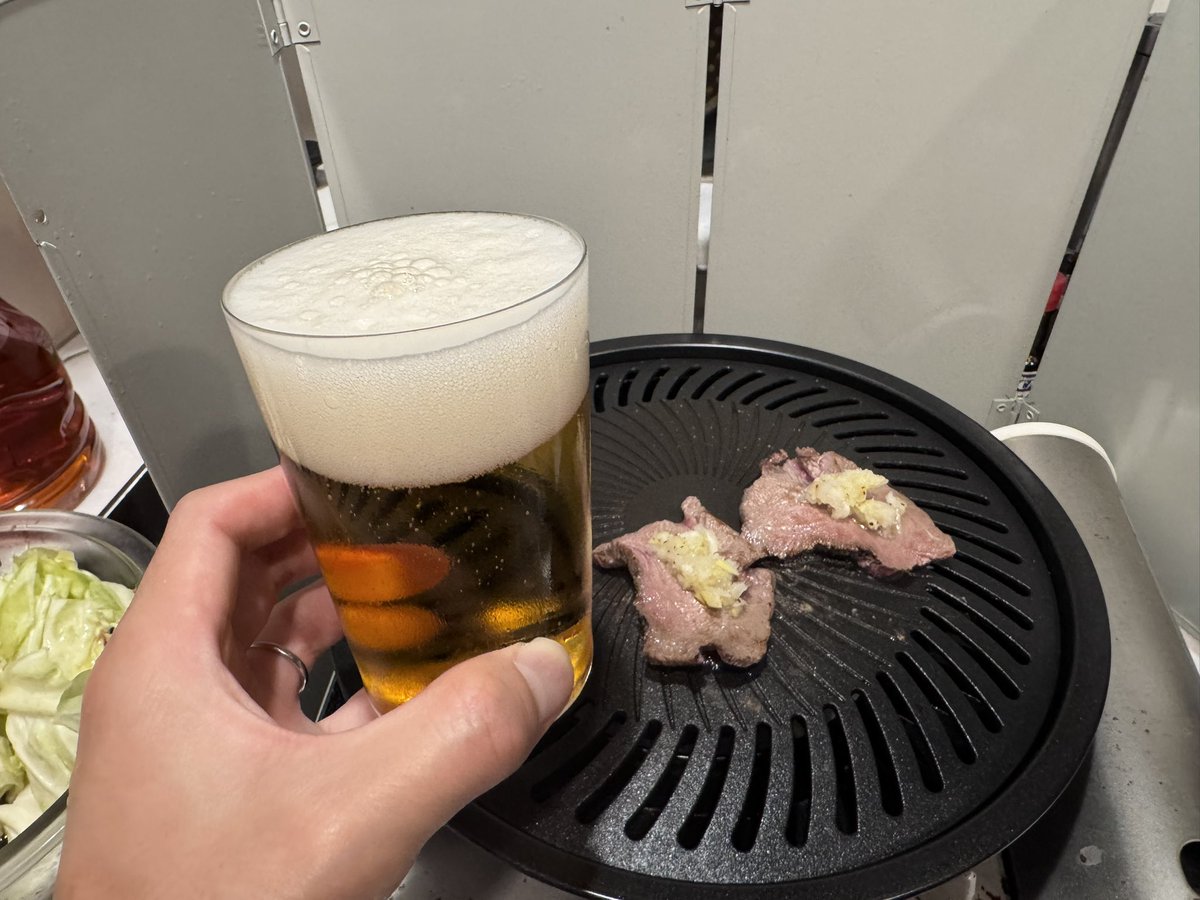 ryomimaru21's tweet photo. ようやく娘が寝たので、シャニごめ聞きながらキッチン焼き肉で乾杯！！
ささやかだけどご褒美すぎる
 #シャニごめ https://t.co/BKllZLkq12