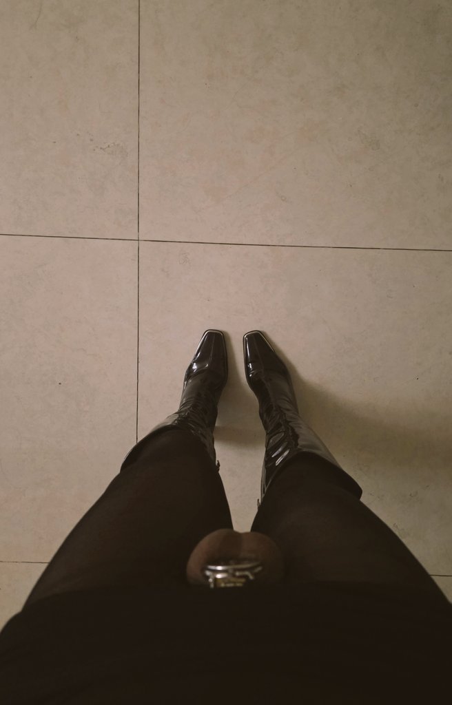 dudu9y's tweet photo. 被踩在脚下爽不爽啊，你也只能给人妖骚鸡当狗了
#男娘 #sissy #贞操锁 #人妖 https://t.co/ZAej1xh5yj