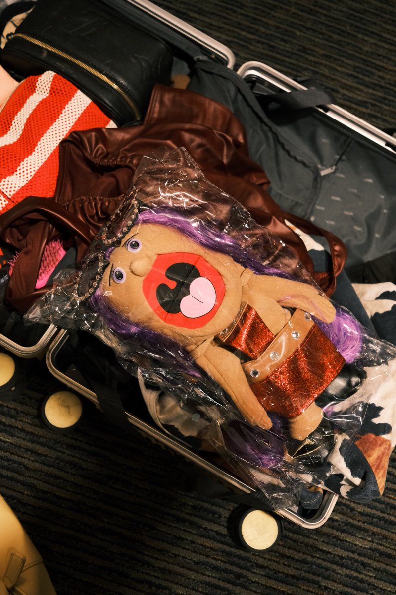 MercedesVarnado's tweet photo. Who in the hell put this in my suitcase? @AEW https://t.co/9Twi8J4s4X