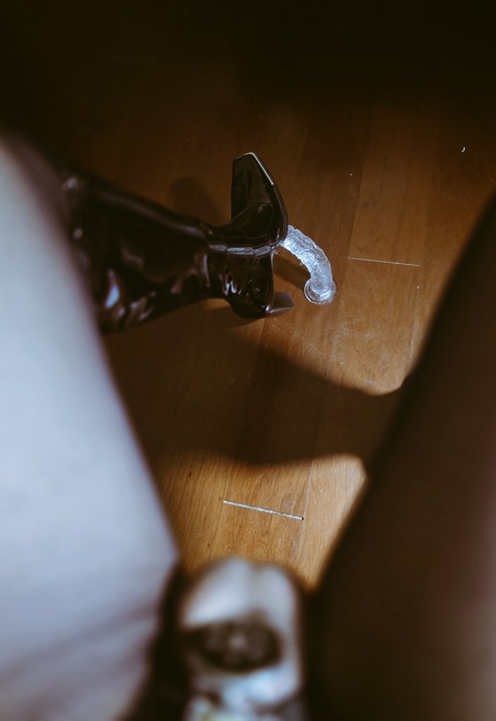 dudu9y's tweet photo. 被踩在脚下爽不爽啊，你也只能给人妖骚鸡当狗了
#男娘 #sissy #贞操锁 #人妖 https://t.co/ZAej1xh5yj
