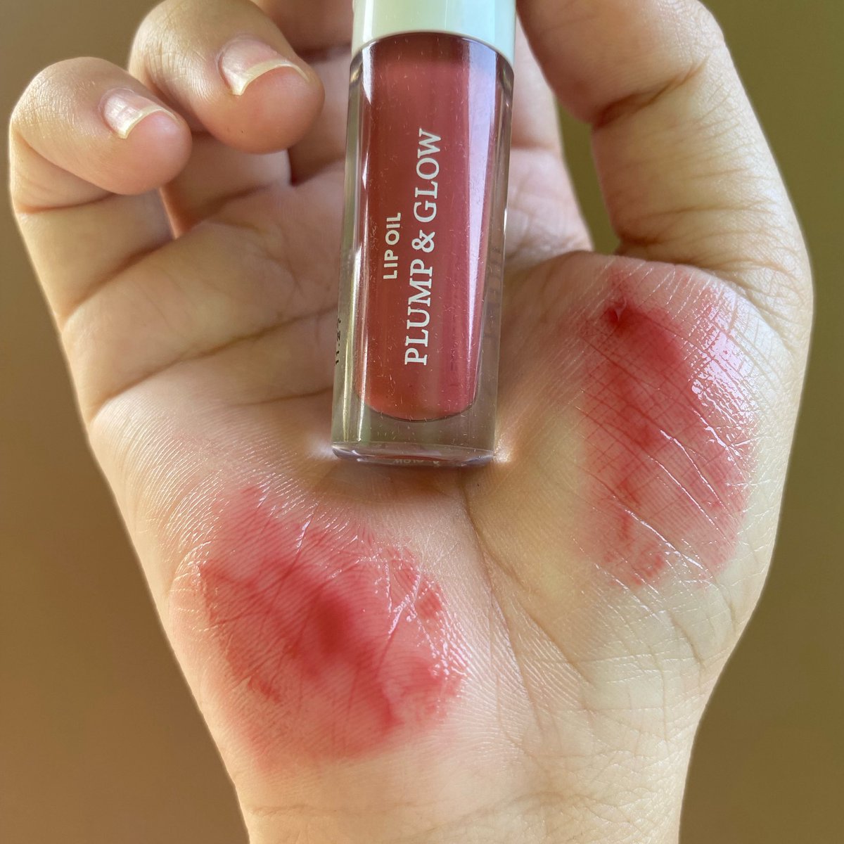 binnssi2's tweet photo. my favorite lippies from a local brand💗

IN THIS ECONOMY nemuin lippies yg harganya affordable + bisa dipake tidur itu rare banget sih 😭 https://t.co/fB7OjbEWbg