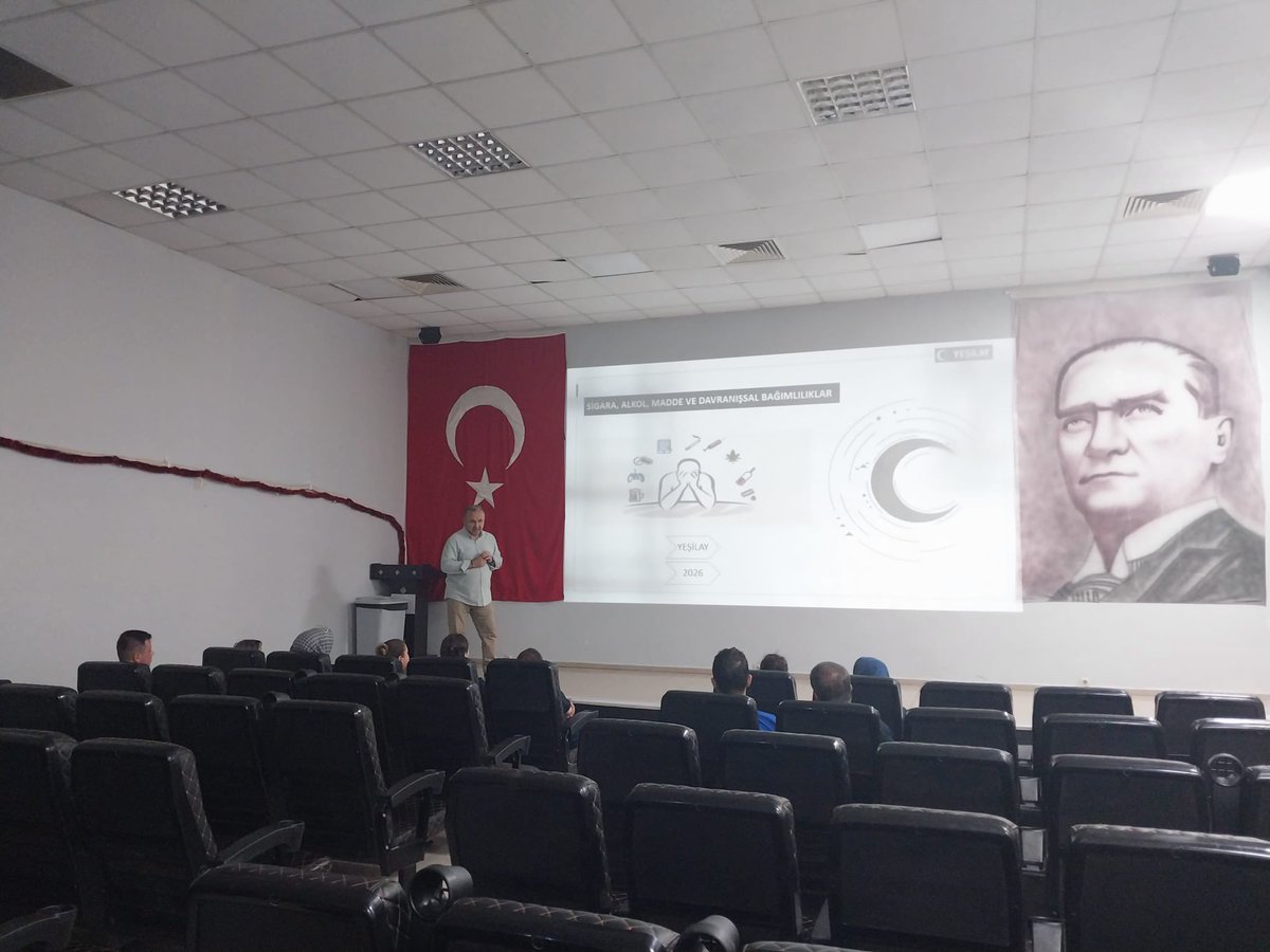 manisaash's tweet photo. Akhisar Sosyal Hizmet Merkezi Müdürlüğünde görevli TBM formatorü Sosyolog Ömer Faruk ISLAK tarafından farkındalık oluşturmak amacıyla Akhisar Bakım,Rehabilitasyon ve Aile Danışma Merkezi Müdürlüğü ve Akhisar Huzurevi Müdürlüğü'nde Bağımlılıkla Mücadele konulu seminerler verildi. https://t.co/72M4ybt7YC