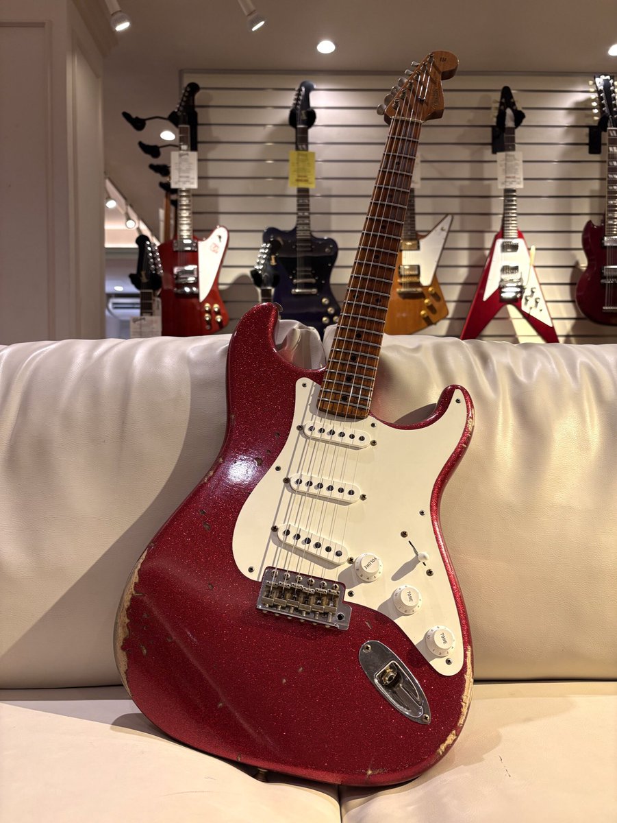 mikiame's tweet photo. FENDER CUSTOM SHOP
Limited 50s Dualmag II Stratocaster Relic/Red Sparkle
スパークルカラーがとても綺麗で目を惹く一本✨
ブレンダーコントロールによって幅広いサウンドメイクも可能です〜
ぜひ、チェックお願いします🔥
WEBページはこちらから↓
https://t.co/3dOFMNqtLe
#Fender #amemura https://t.co/8lgOgeXtwJ