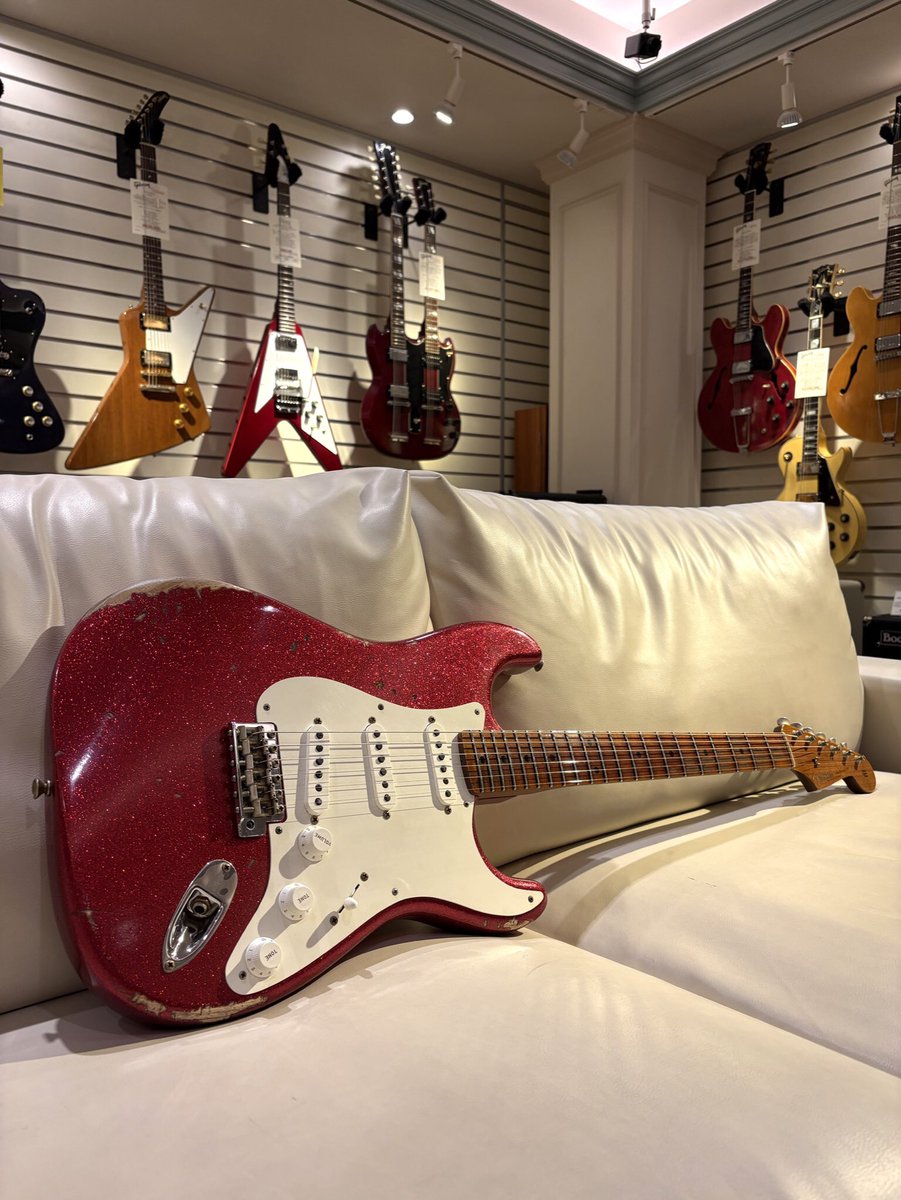 mikiame's tweet photo. FENDER CUSTOM SHOP
Limited 50s Dualmag II Stratocaster Relic/Red Sparkle
スパークルカラーがとても綺麗で目を惹く一本✨
ブレンダーコントロールによって幅広いサウンドメイクも可能です〜
ぜひ、チェックお願いします🔥
WEBページはこちらから↓
https://t.co/3dOFMNqtLe
#Fender #amemura https://t.co/8lgOgeXtwJ