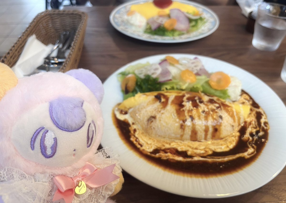 lemonade0920's tweet photo. Rちゃん @Rb_dQ27R と吉祥寺で今日は遊びました。
久しぶりに会えて良かった〜！
カフェでご飯して、犬カフェRioさんに行きました。みんな可愛くて本当に癒やされました〜( ˘𖥦˘ )
Rちゃんのドールちゃん(ぶどうちゃん)も可愛かったよ〜✨ありがとう。

#犬カフェRio https://t.co/vH3CdodJqd