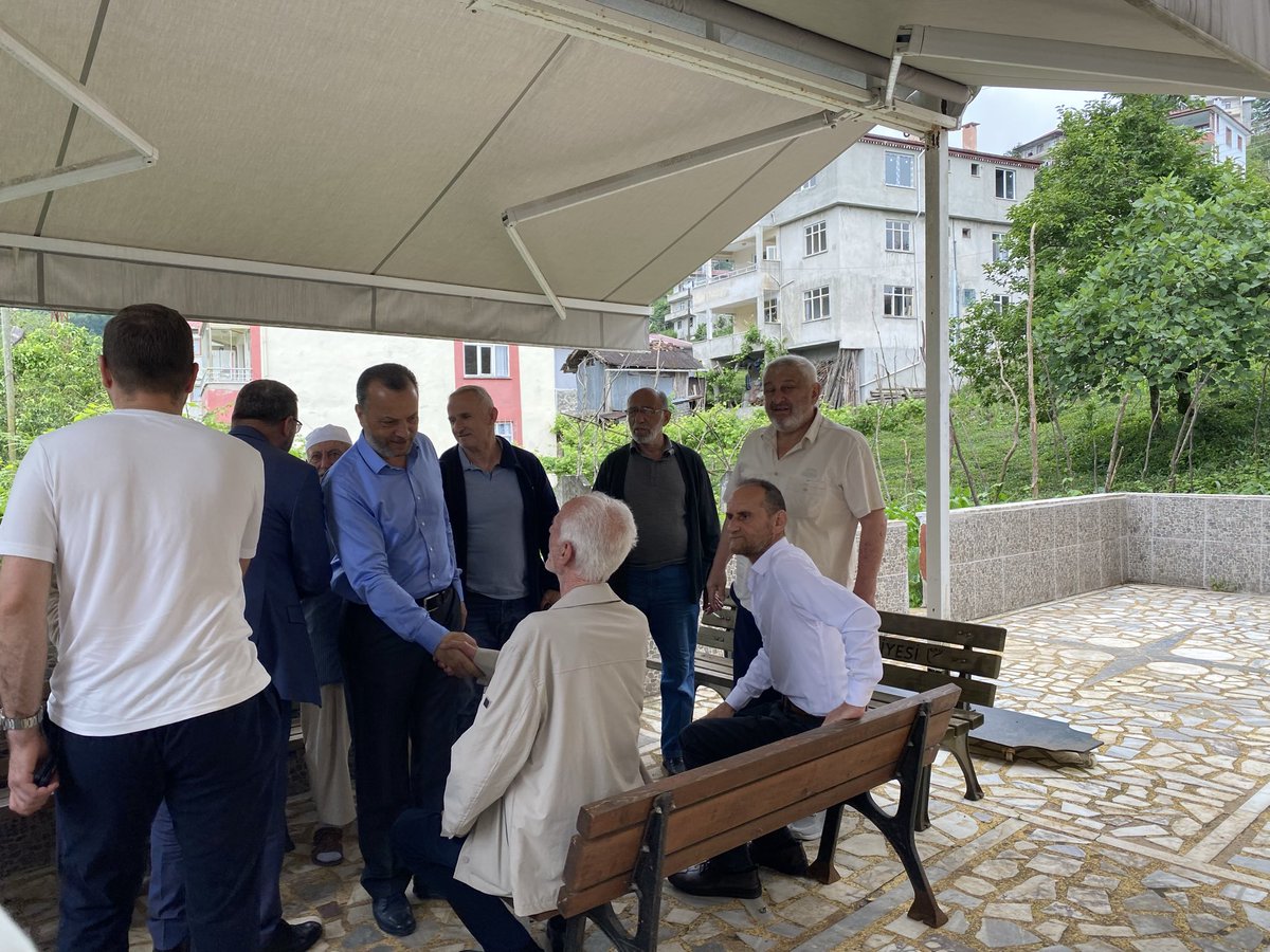 saadetof61's tweet photo. 📌 Cuma Ziyaretleri
İlçe Başkanımız @MusaGozutoksp ,Belediye Meclis Üyemiz Mehmet Emin Hacıkerimoğlu ve Yönetim Kurulu Üyelerimiz,Cuma Namazını Yanıktaş Mahallesi Merkez Camii’nde kıldılar. 
Ardından mahalle sakinleriyle bir araya geldiler. 
Gönül gönüle, sahadayız. 🤝 https://t.co/D40WeTPehV