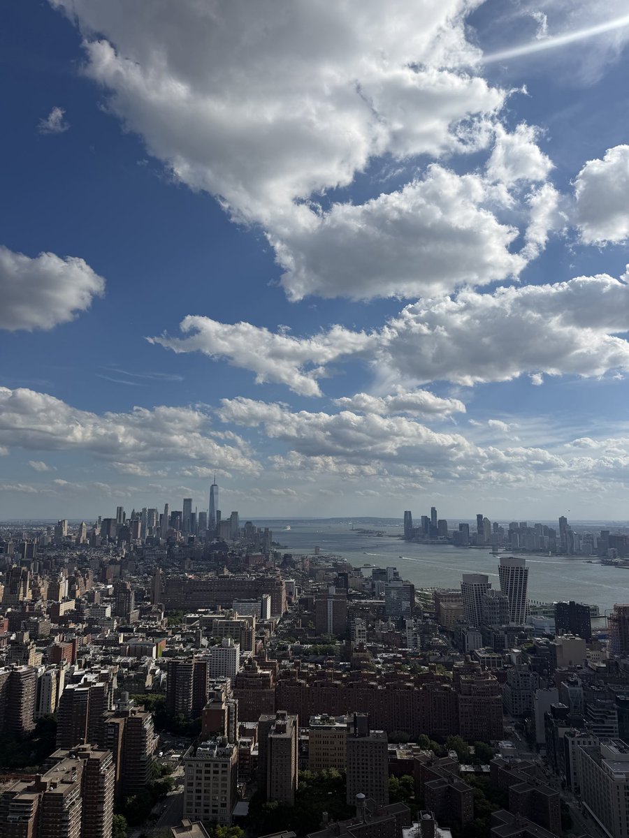 BazBuilds's tweet photo. NY Summer https://t.co/QrjeBBzwA2