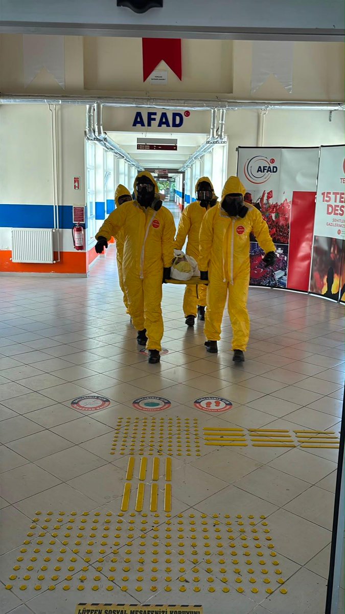 AFAD_Sakarya's tweet photo. KBRN İhtisas Eğitimi Gerçekleştirildi
Sakarya AFAD olarak, 08–12 Haziran 2026 tarihleri arasında 17 personelimizin katılımıyla KBRN (Kimyasal, Biyolojik, Radyolojik ve Nükleer) İhtisas Eğitimi gerçekleştirdik. https://t.co/kqbnOc6auy