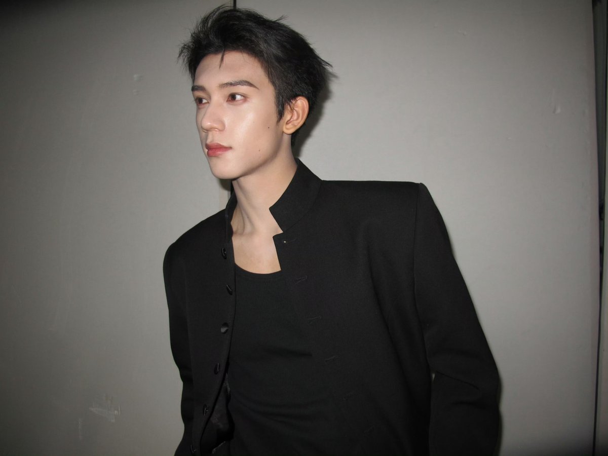 muranfile's tweet photo. 260619 | Lin Muran Assistant update (2/3)

ALL BLACK 🖤

#LinMuran #林沐然 #린무란 #임목연 https://t.co/BSennlCHQv