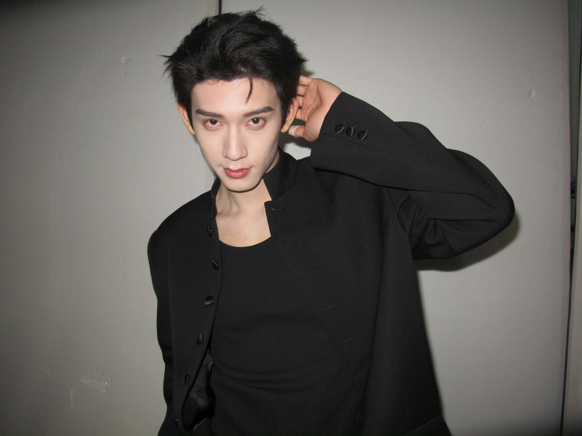 muranfile's tweet photo. 260619 | Lin Muran Assistant update (2/3)

ALL BLACK 🖤

#LinMuran #林沐然 #린무란 #임목연 https://t.co/BSennlCHQv