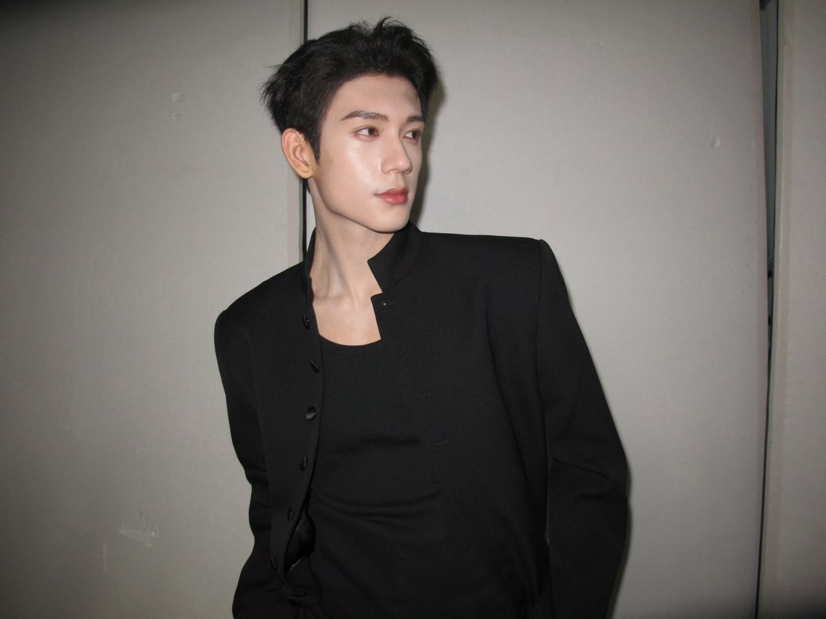 muranfile's tweet photo. 260619 | Lin Muran Assistant update (2/3)

ALL BLACK 🖤

#LinMuran #林沐然 #린무란 #임목연 https://t.co/BSennlCHQv