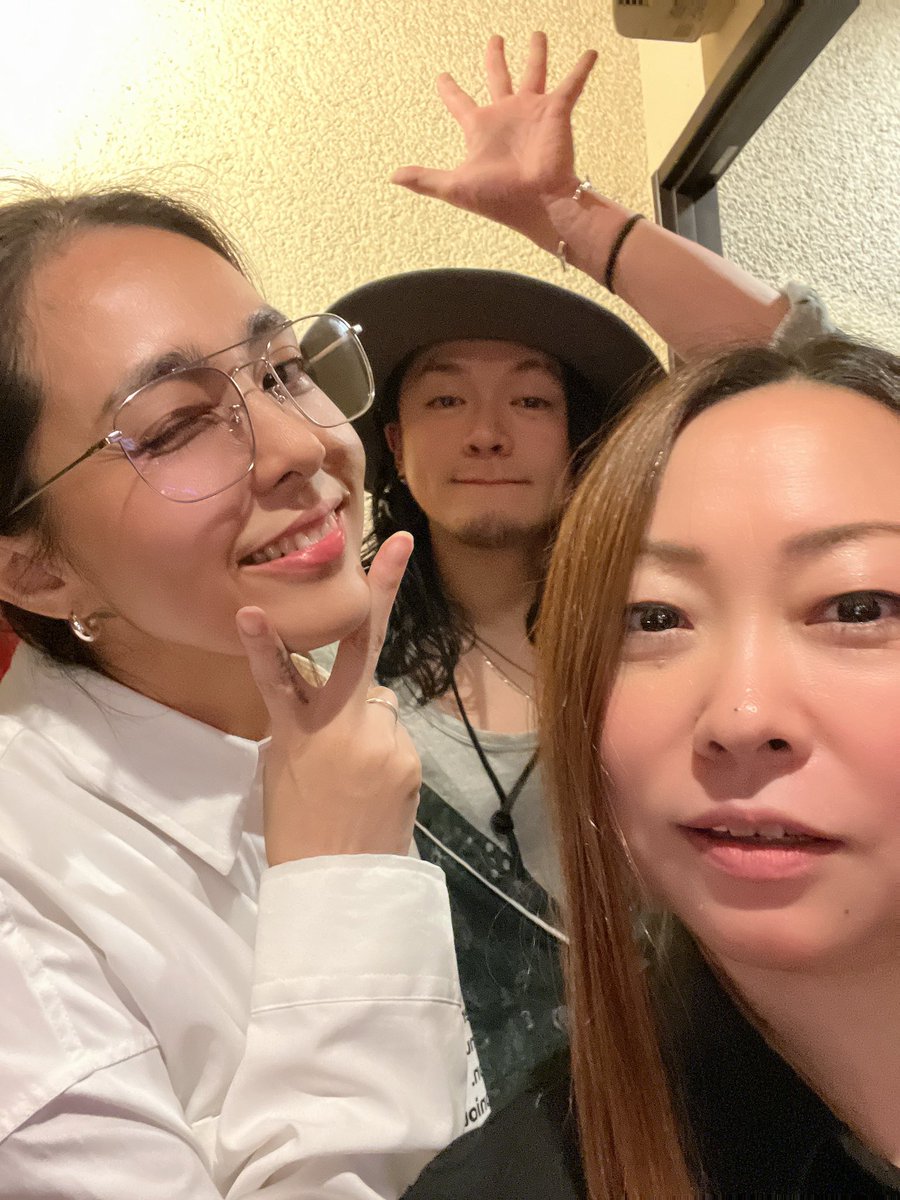 DA_ZU_'s tweet photo. しーちゃんめちゃくちゃ久しぶりでしょ！
もしかしたら近々また会えるかも☺️
華金の今夜もDA-ZUは20時から通常営業です。
週末の夜を楽しもう！

本日のメンバー
ちか、ざっきー、りゅうや https://t.co/9o59zDAgrb