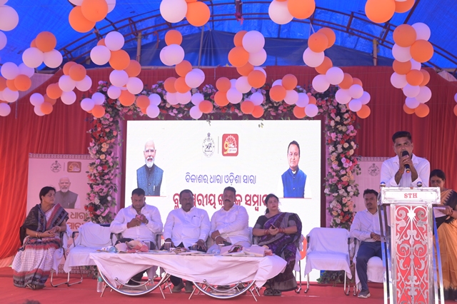 BDO_Dhankauda's tweet photo. ରାଜ୍ୟ ସରକାରଙ୍କ 2ବର୍ଷ ପୂର୍ତ୍ତି ଅବସରରେ ପଂଚାୟତ ସମିତି ସ୍ତରୀୟ କୃଷକ ସମ୍ବାଦ କାର୍ଯ୍ୟକ୍ରମ ତାରିଖ ୧୯.୦୬.୨୦୨୬ ଦିନ ଧନକଉଡା ବ୍ଲକ ପରିସରରେ ଅନୁଷ୍ଠିତ ହୋଇଯାଇଛି। @DmSambalpur @PRDeptOdisha @zp_sambalpur @PRDeptOdisha @CMO_Odisha https://t.co/q99WPh3UIc