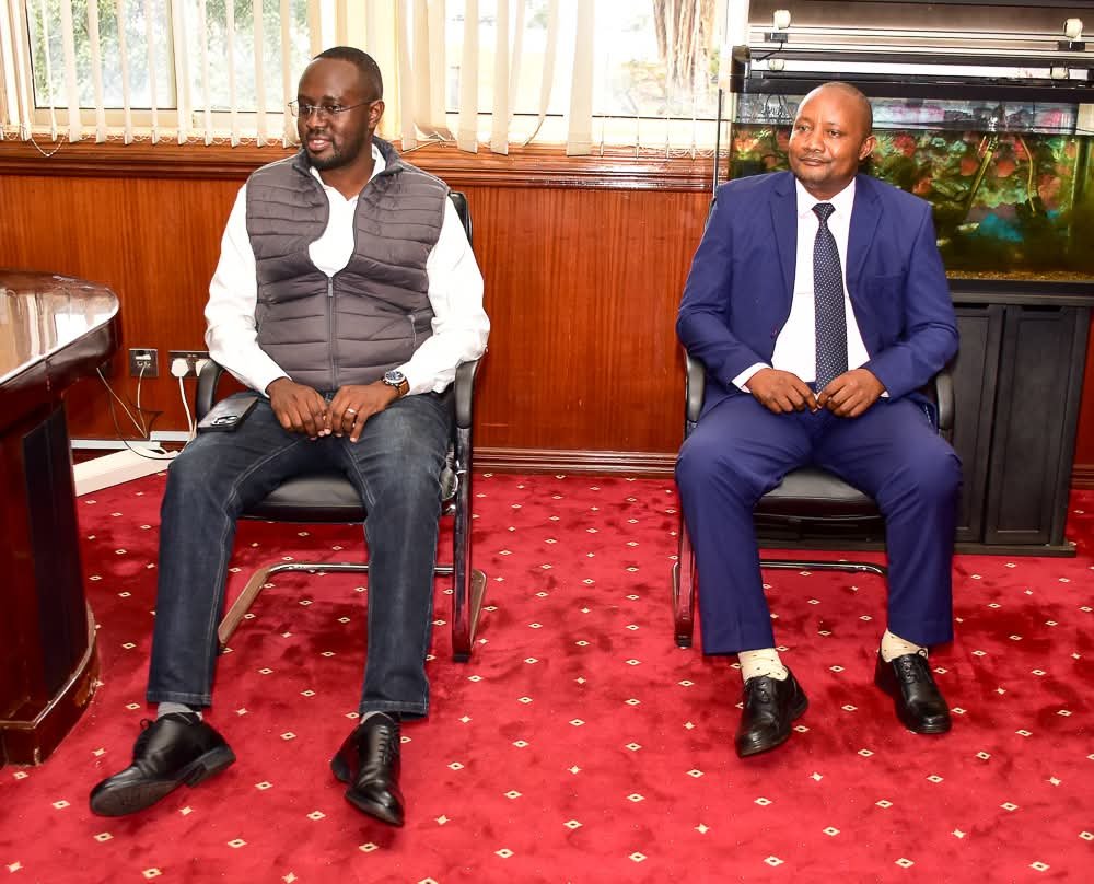 GovernorKahiga's tweet photo. I was pleased to welcome the Nyeri County Audit Committee, led by Chairperson Reuben Mbogo, during a courtesy call at my office.

The committee shared updates on the ongoing oversight of county operations, financial management, and the responsible utilization of public resources https://t.co/ihnANldUXh