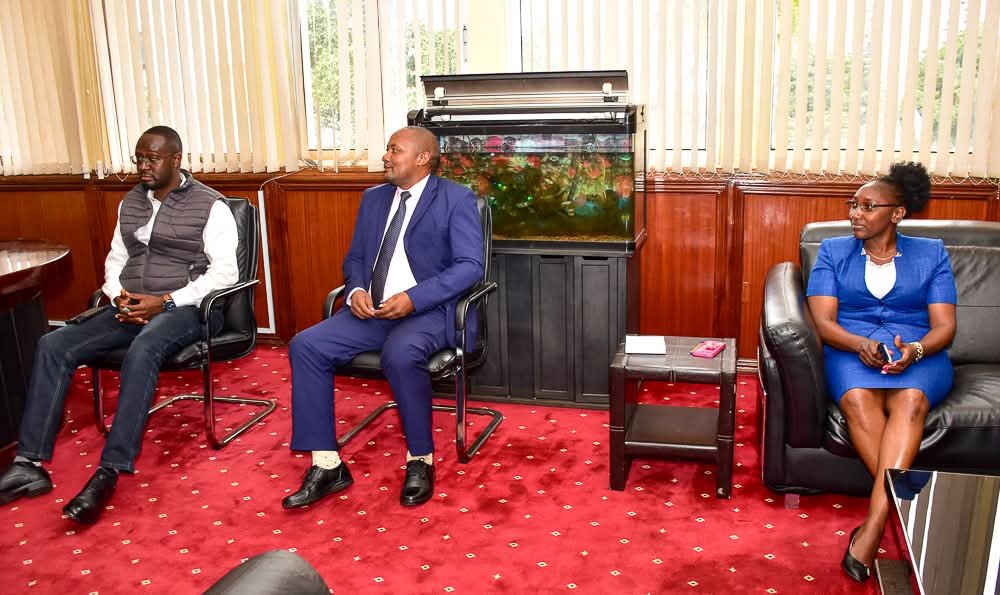 GovernorKahiga's tweet photo. I was pleased to welcome the Nyeri County Audit Committee, led by Chairperson Reuben Mbogo, during a courtesy call at my office.

The committee shared updates on the ongoing oversight of county operations, financial management, and the responsible utilization of public resources https://t.co/ihnANldUXh