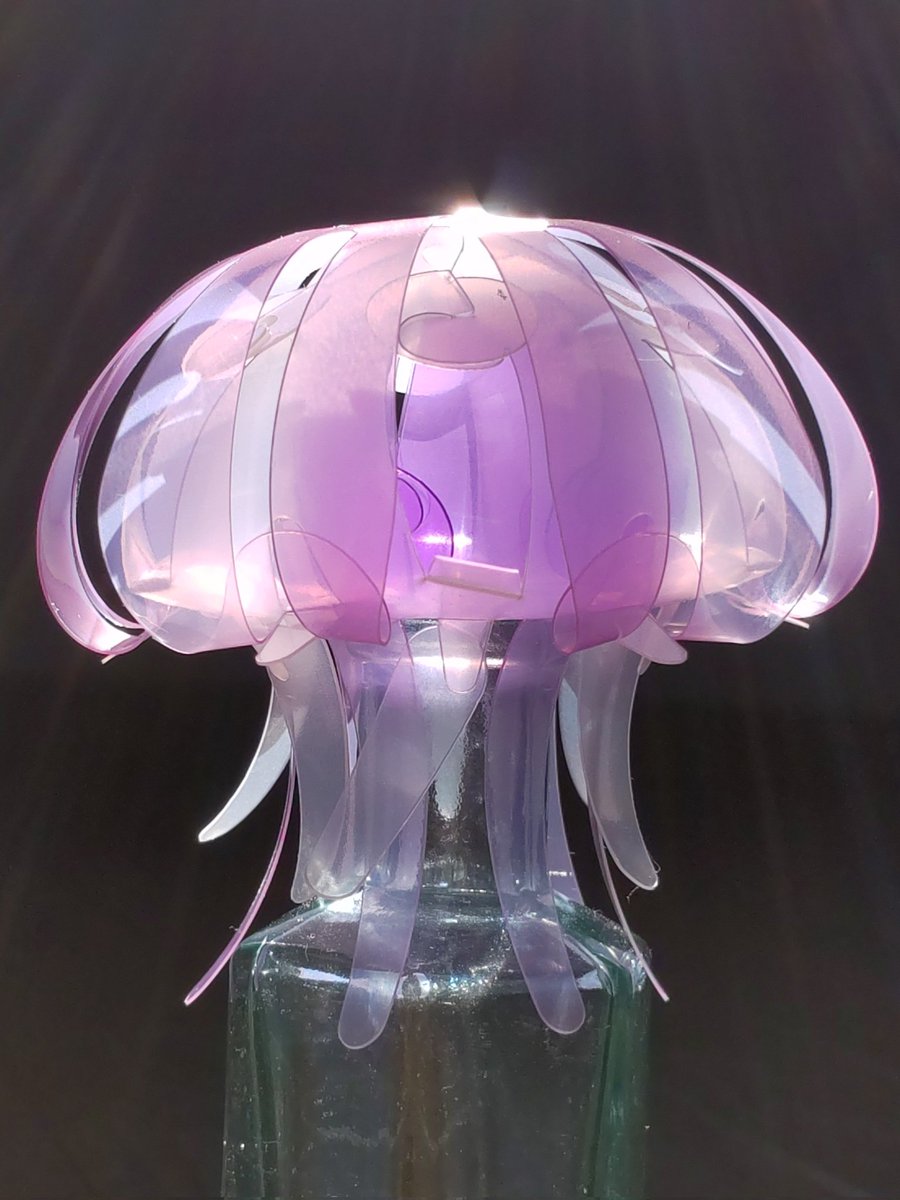 pacomecha_27's tweet photo. ヨコハマハンドメイドマルシェ2026
明日となりました🤸

モビール「六花クラゲ」は3色
🔵青は以前のまま
🟣紫はより紫に
⚪透明は1番中のパーツを青い色にして
ほんのり青色です

夏に向けクラゲ多めでお待ちしております🕺
※キットは販売致しません

#ヨコハマハンドメイドマルシェ
#クラゲ https://t.co/5uYJL7OYGx