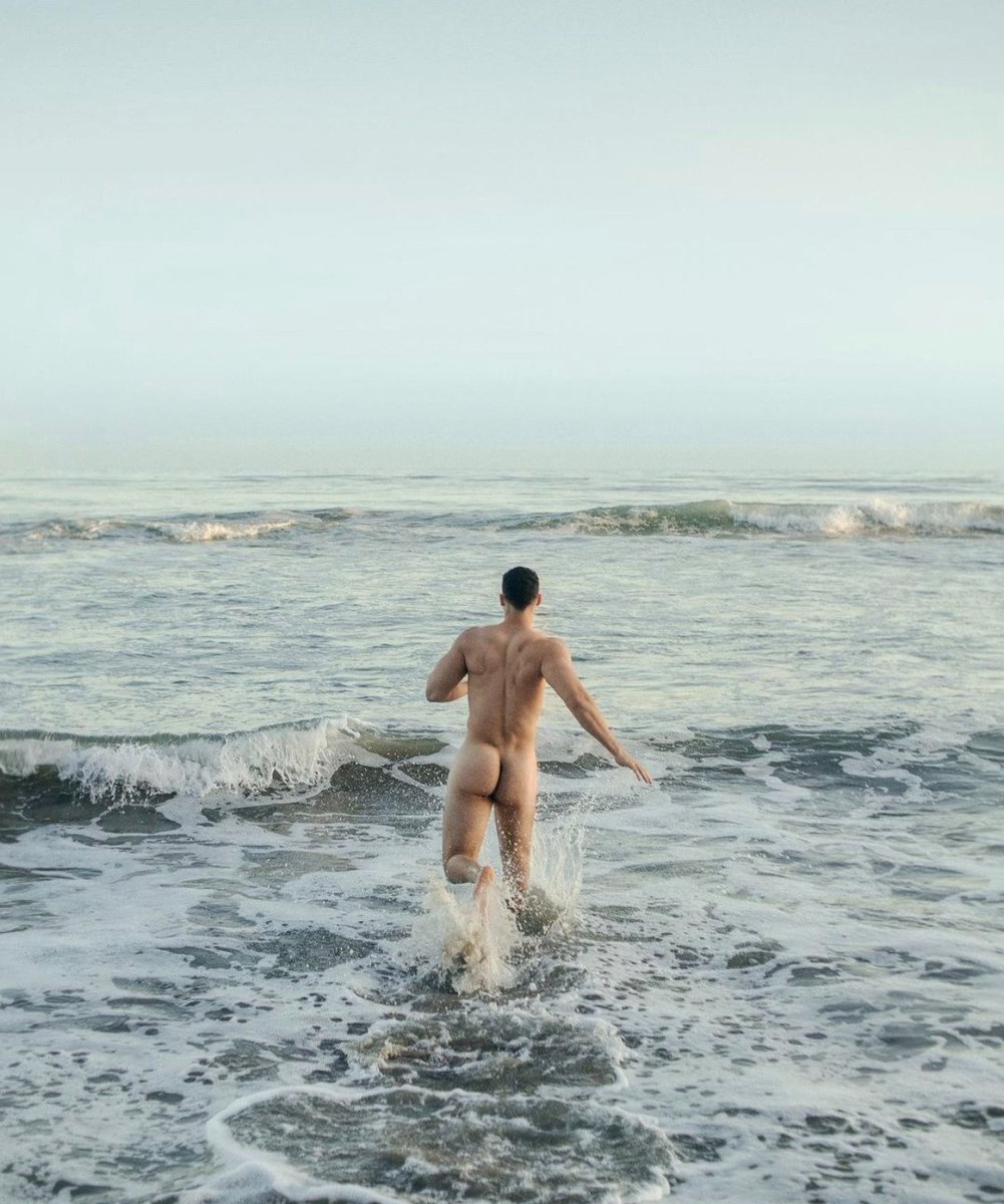 porno_ligero's tweet photo. Christopher Lima by William Callan https://t.co/YWoFwbaPWR