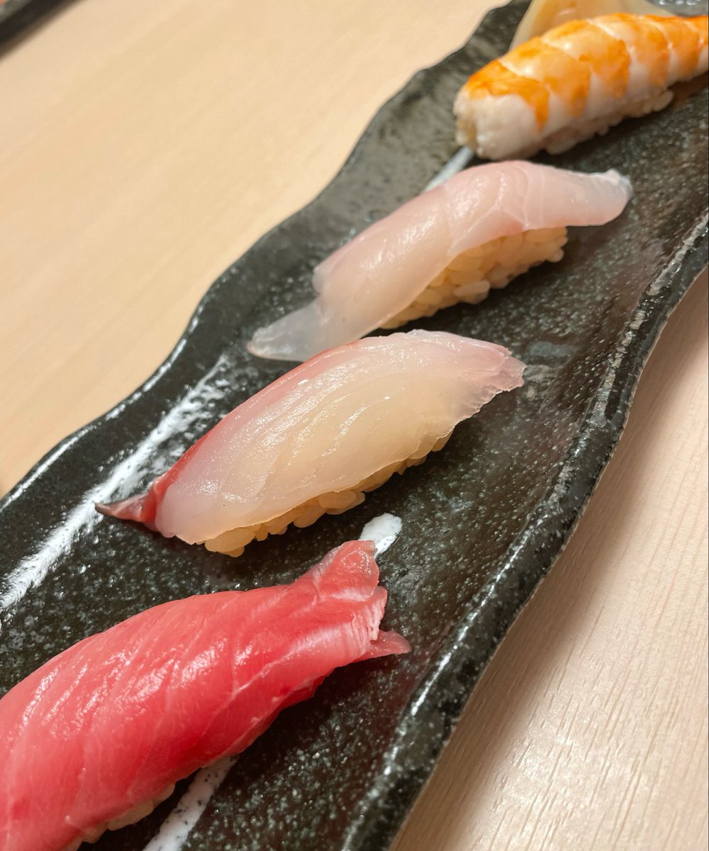 jacknoji's tweet photo. ぱちゃんとGUにいたところょわに遭遇したのでみんなで寿司🍣 https://t.co/6ceZA1RzF9