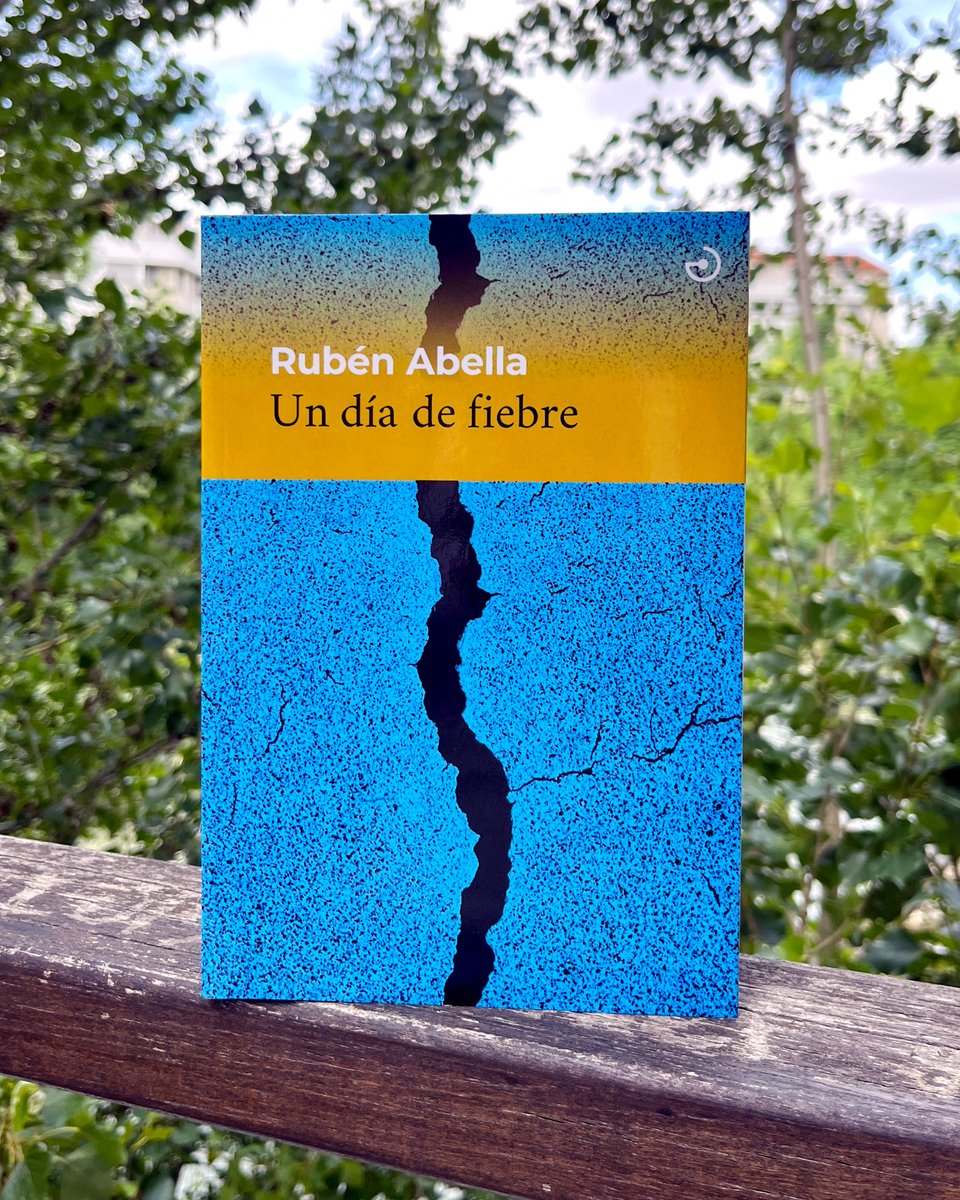 menoscuarto_ed's tweet photo. Un terremoto leve sacude Madrid en 2015. No deja ruinas, pero sí grietas en la vida de varias personas. 🫨

En 'Un día de fiebre', Rubén Abella entrelaza historias que van de un pasado que no se cierra hasta esas decisiones que nunca se toman. 📖

#UnDíaDeFiebre #Menoscuarto https://t.co/KCd6YrXCuQ
