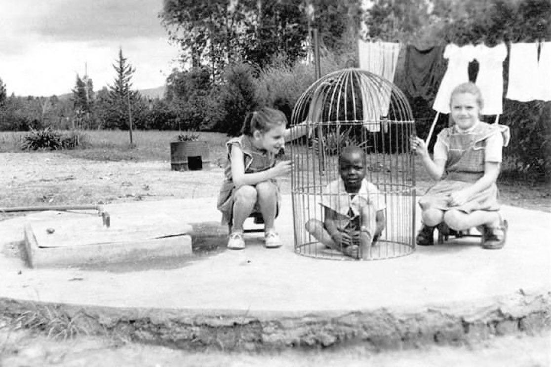 xKnowledgeBANK's tweet photo. This photo was taken during Belgian colonial rule in Congo https://t.co/mBRuNbiyu5