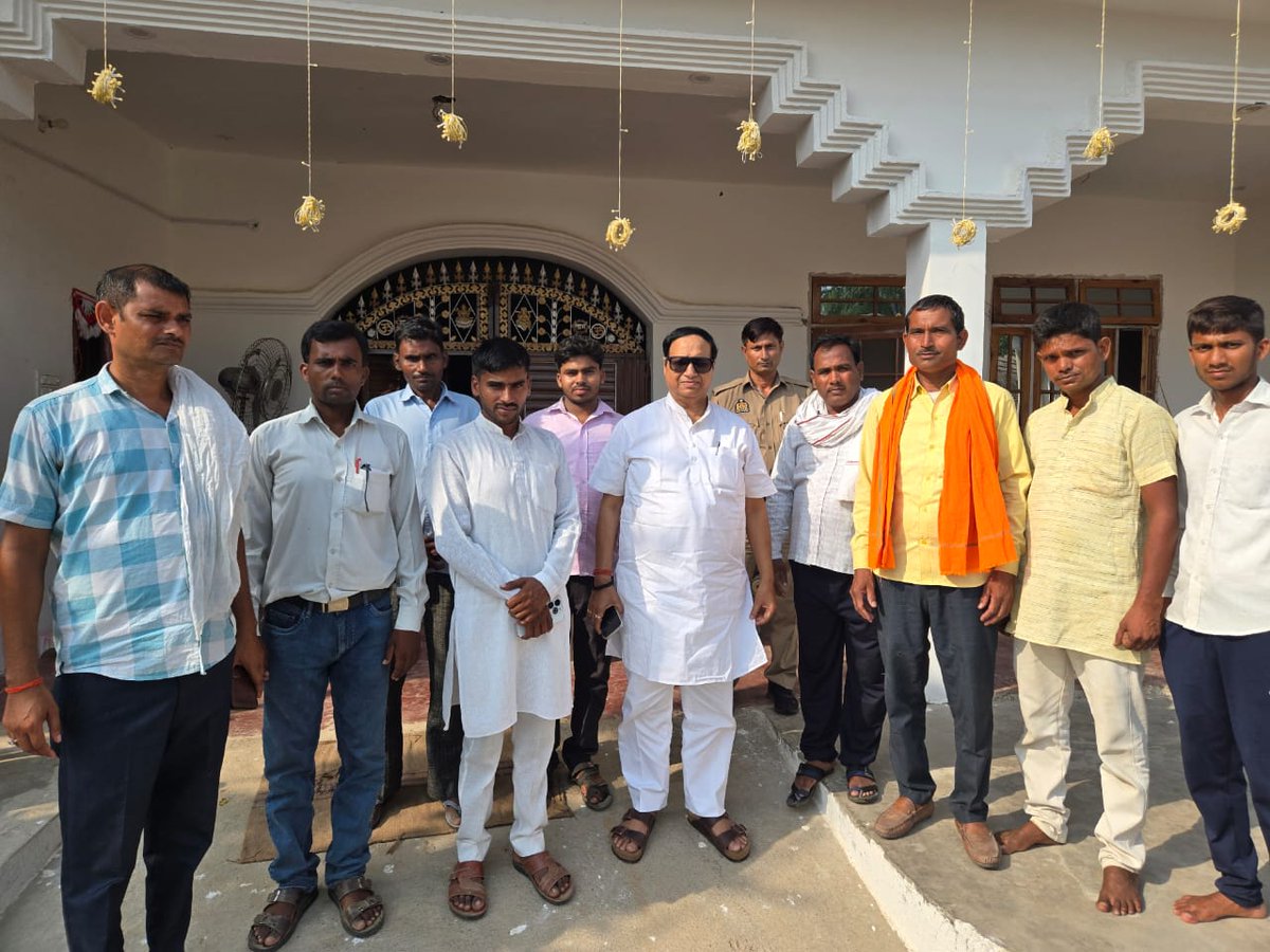 AshokMlc's tweet photo. ग्राम अतरौली हार में जिला पंचायत सदस्य ललित लोधी जी के छोटे भाई के शुभ तिलकोत्सव कार्यक्रम में सम्मिलित होकर परिजनों से भेंट की और अपनी शुभकामनाएं दीं। https://t.co/JRH8Rk58UK