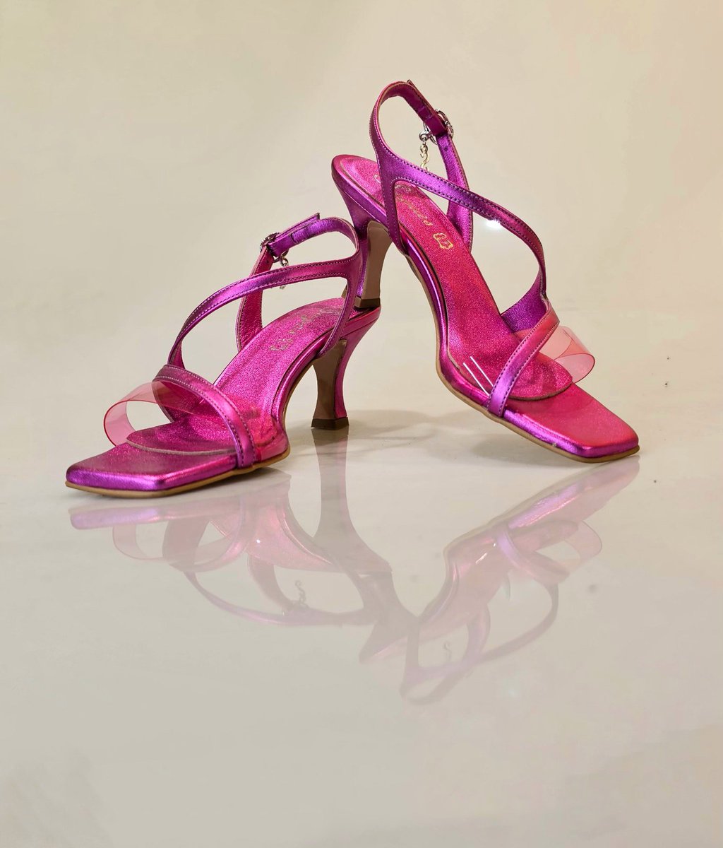 SagiasShoes's tweet photo. #sagiasshoes #heels #lifestyle #style #shopping #shoes #fashion #fashionista #bags #handmadebags https://t.co/LH2Ql1gAyS