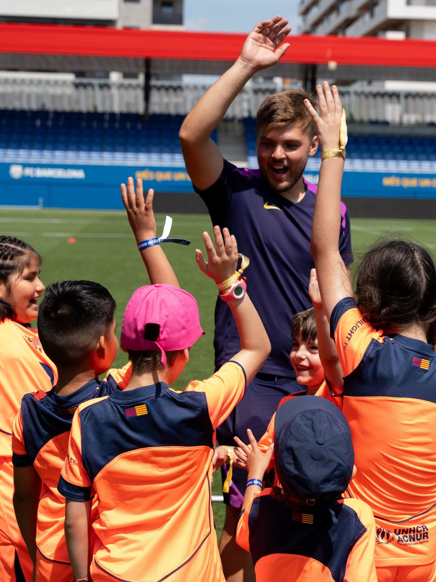 CCFundacions's tweet photo. 📢#SomAltaveu
🆕El 7 de juny 44 infants i joves que han patit #càncer van gaudir d’una activitat a l’estadi #JohanCruyff organitzada per  #FundaciónSEATCUPRA col·laborant amb @FEVillavecchia  #aliances
🥅Una bona dosi d’esport per oblidar una estona els moments difícils. https://t.co/CHxAlgZNXz