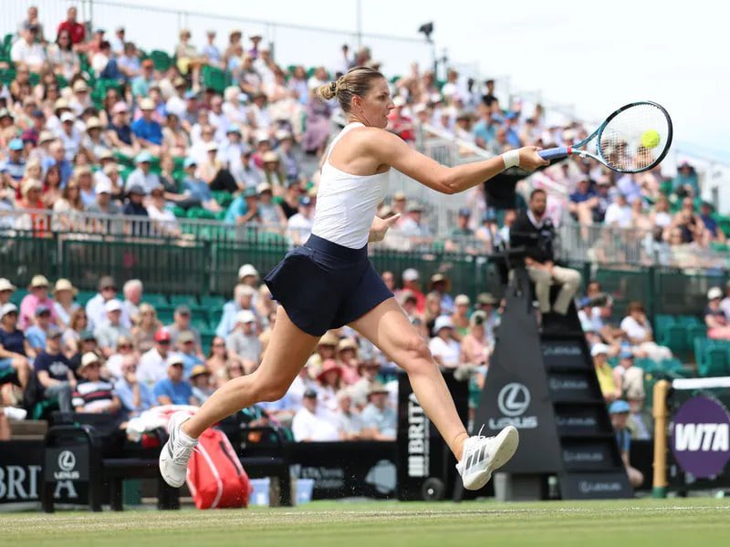 Munes___'s tweet photo. NOTTINGHAM 🇬🇧

🇨🇿 Pliskova @ 1.66 - 1.5u

✍️ vs. Gibson. Paradoxalement j'ai bien aimer les récentes performances de l'Australienne mais il faut regarder de plus prés ses adversaires récents : une Qinwen à des années lumières de son vrai niveau, elle gagne difficilement Jones et un peu plus loin derrière s'incline sur une Kalieva et Charaeva, des joueuses loin d'être des machines sur grass. Pour moi ici, l'expérience et la qualité de jeu sur gazon devrait faire la différence pour Karolina qui montre un gros niveau de jeu depuis son retour. Son match d'hier était encore très solide. 

📈 A prendre max. 1.60

📅 19/06 - 13h30