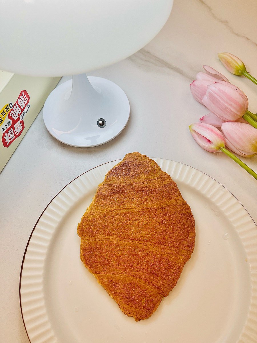MubiPercy65991's tweet photo. Just nailed my first soft buttery croissants  Flaky layers, rich aroma, and zero takeout needed—baking at home hit different! https://t.co/PPC5m7jVlg