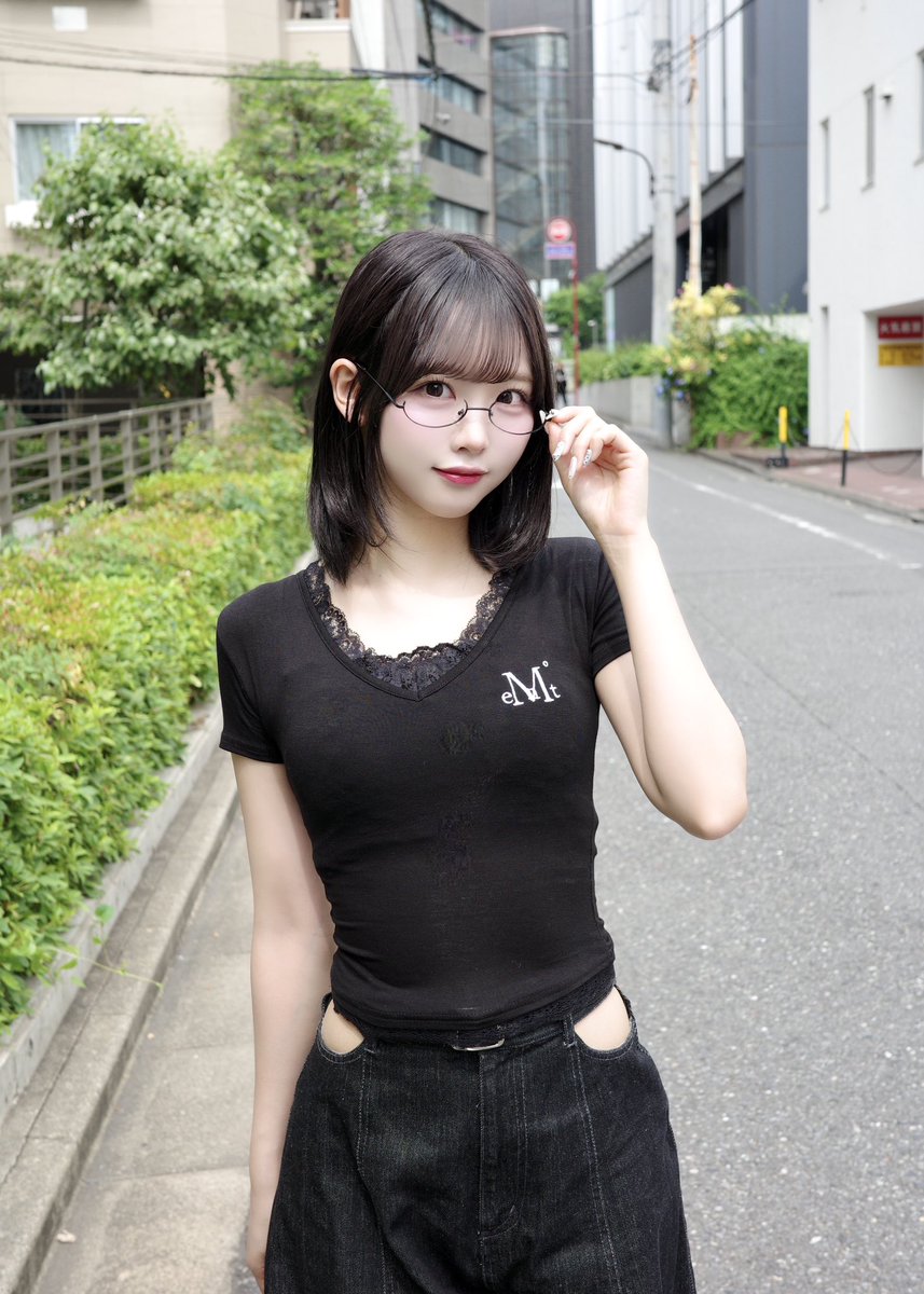 Saori_SwAl's tweet photo. メガネのお姉さん https://t.co/lJD0FRJyTC