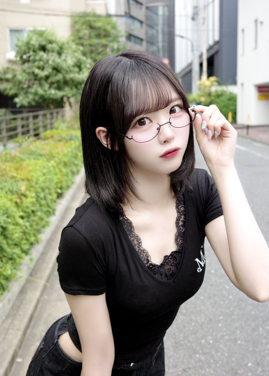 Saori_SwAl's tweet photo. メガネのお姉さん https://t.co/lJD0FRJyTC