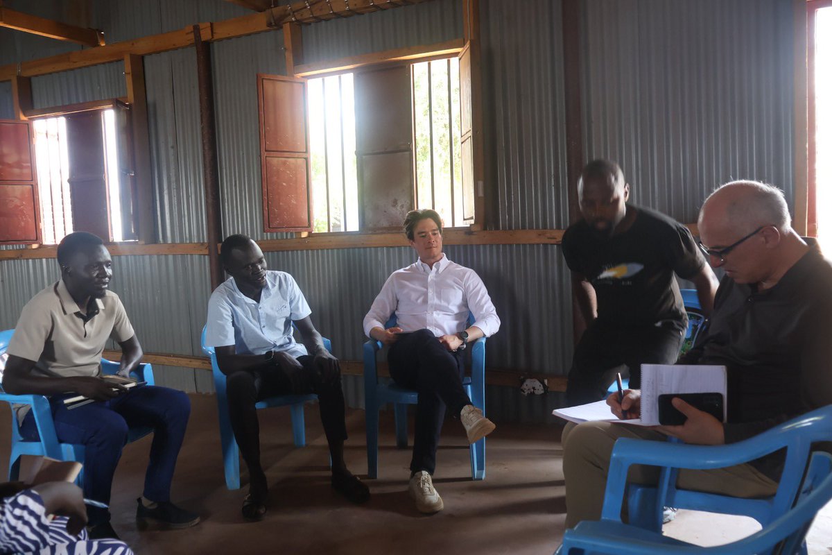 HumanityHandCBO's tweet photo. We are thrilled to have hosted the Jesuit Worldwide Learning (JWL) team as we explored potential areas of collaboration to expand access to education for refugee youths.
We believe that education is a powerful pathway to self-reliance and dignity especially for displaced youths. https://t.co/bC6u07JbmS