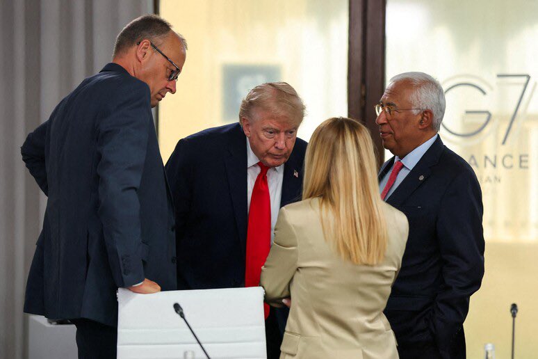 UkrReview's tweet photo. 🇺🇸🇮🇹 Trump sparks new diplomatic scandal: Italy cancels minister's visit to US after insult to Malone

🗣️Trump on Meloni:

💬She begged me to take a picture with her. She wanted a picture with me so badly. I wouldn’t do it, but I felt sorry for her. 
 
The Italian Prime Minister immediately reacted by publishing a video message on her Instagram page, where she called Trump’s words completely fabricated, and expressed regret that the US President does not have the same determination against the enemies of the West:
 
💬I and Italy never beg anyone. 
 
Later, “in response to Trump’s offensive statements,” the Italian government took radical diplomatic steps, officially canceling Foreign Minister visit to Miami, scheduled for next week.
 
It is worth noting that the entire Italian political scene, including the opposition, supported the Prime Minister.