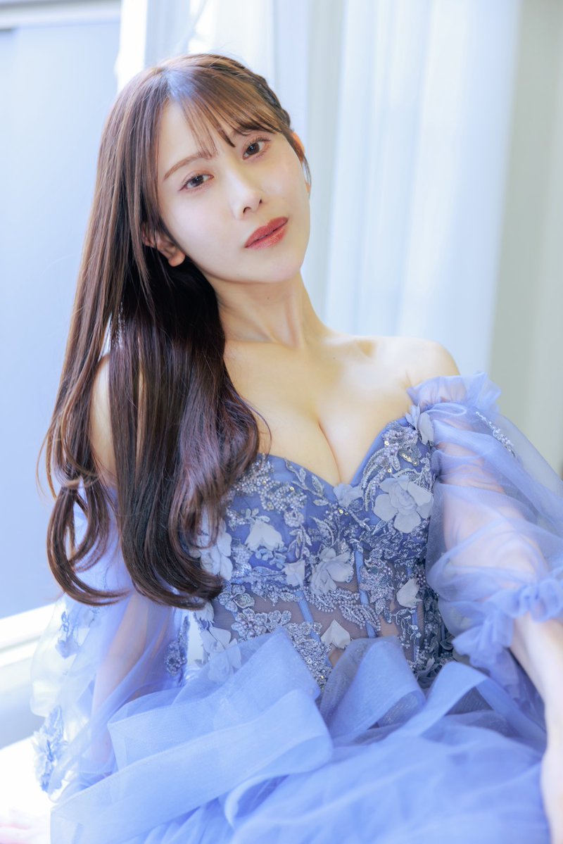 MT99798540's tweet photo. 名取くるみ(@natori_kurumi )さん！
生誕祭でのドレス姿、ステキッ👗
登場した瞬間、紫陽花みたいなドレスを着こなすくるみさんの美しさに見惚れたな💐
今はゆっくりと休んでもらって、元気になった、くるみさんに会いたいな〜
※掲載確認済み
#名取くるみ #ポートレート https://t.co/YN9kHD2p8s