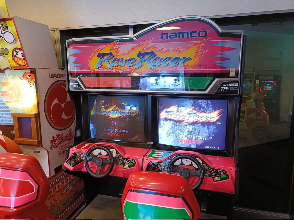 imolau's tweet photo. ゲームコーナーはナムコのRaveRacerと目方でドンピシャがレトロ感高い https://t.co/znnrjdR6S3