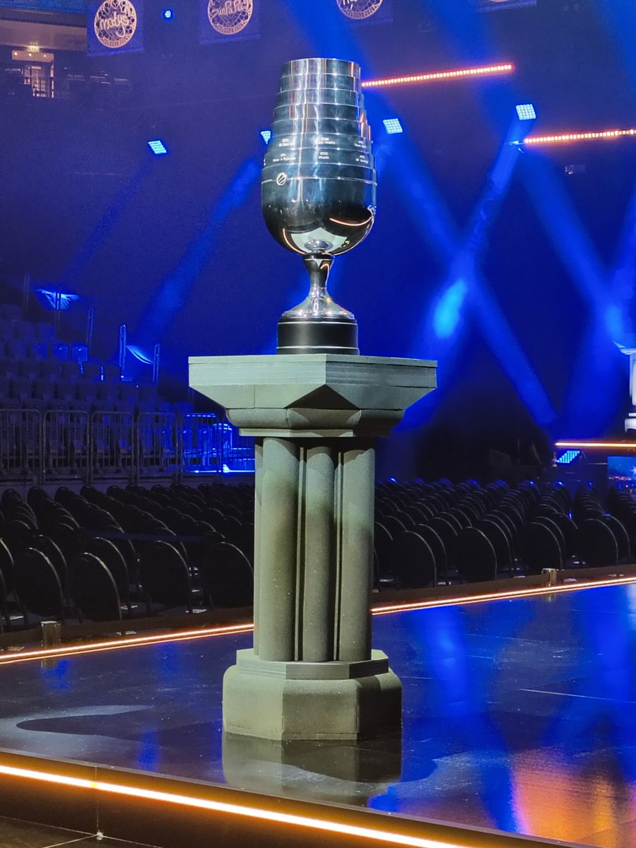 ParlonsCS's tweet photo. 🔵 LA BEAUTÉ DU TROPHÉE DE COLOGNE 🇩🇪 !

Un trophée de légende créé pour des légendes 🤩

#IEM #CS2 https://t.co/38S5q7WHk1