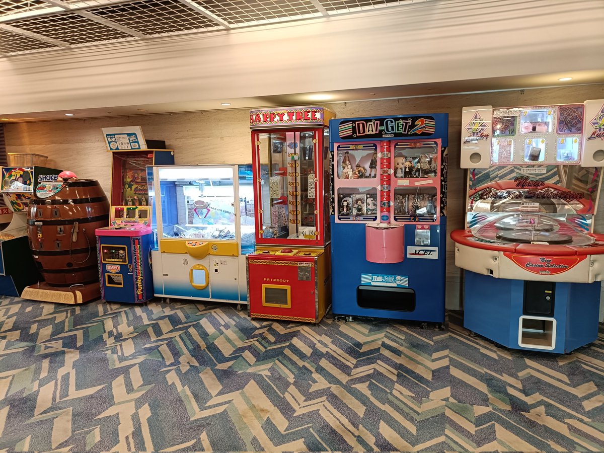 imolau's tweet photo. ゲームコーナーはナムコのRaveRacerと目方でドンピシャがレトロ感高い https://t.co/znnrjdR6S3
