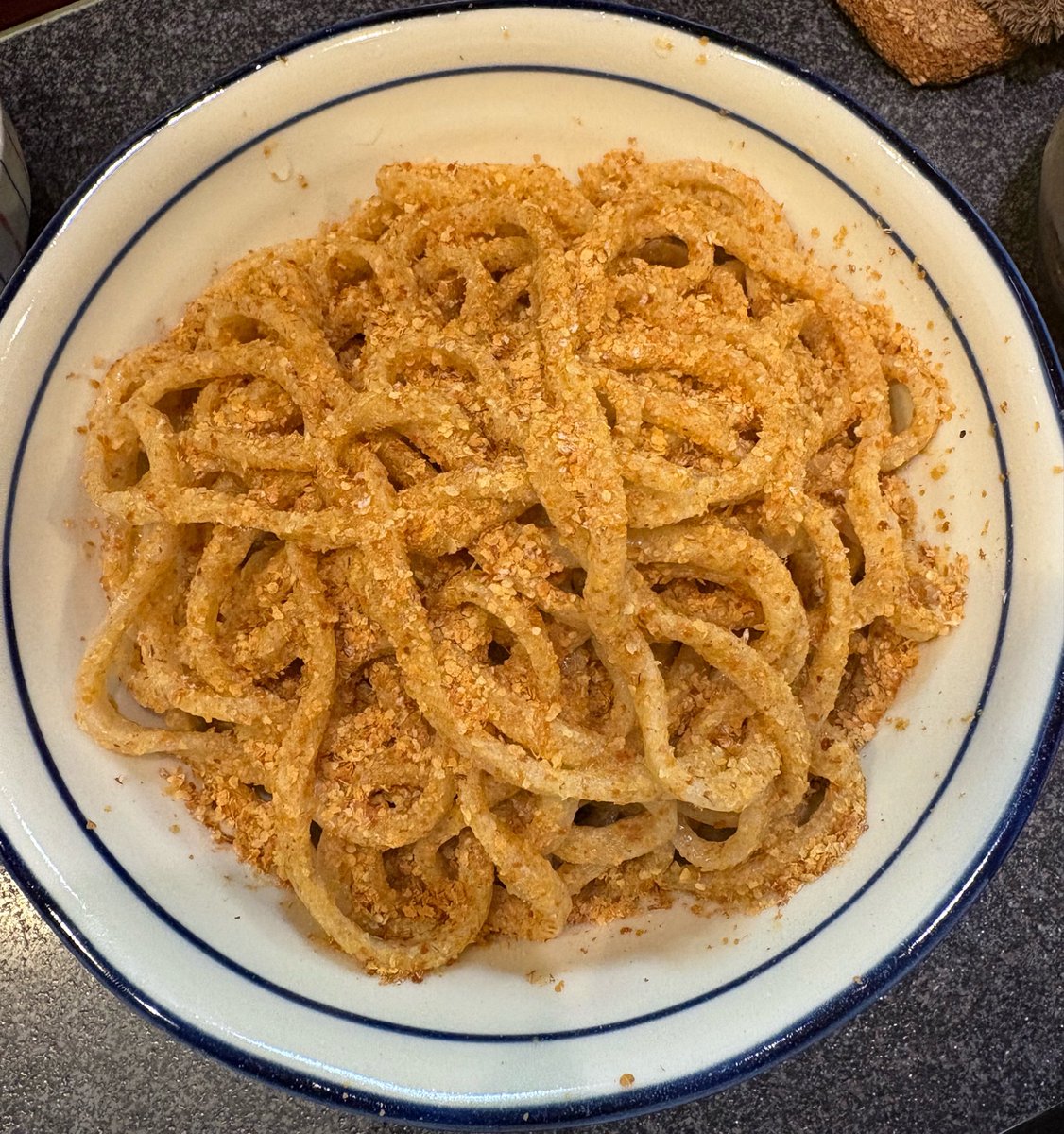 nanatsuboshi473's tweet photo. 『烈志笑魚油 麺香房三く』@新福島
つけ麺 全粒粉 300g

極太全粒粉麺は茹で時間15分。香味胚芽を纏いさらに風味増し食欲唆る剛麺の存在感。とろり濃厚魚介つけ汁。中にほろりトロける角叉焼。とろろや蓮根に大葉、梅など、和を装う濃厚でも重たくならない旨さ。〆ご飯でおじやも満足度大。美味しい♪ https://t.co/R5SXF0XyXO