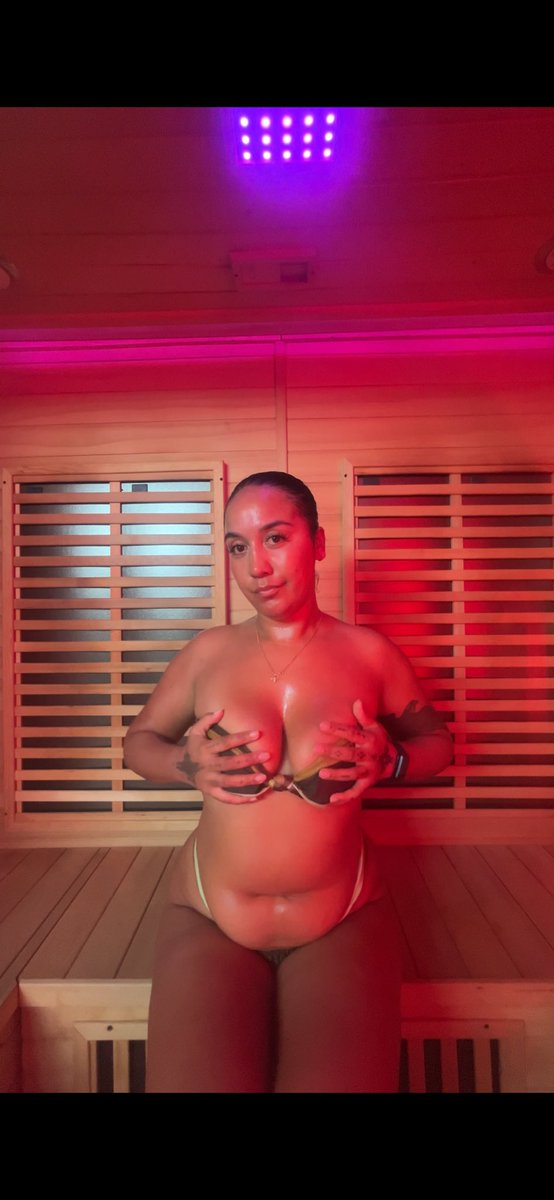 Bigeazy_ee's tweet photo. Sauna got hot and sweaty , who’s hoping in …. Come say hey link in bio xx https://t.co/cWaTcumoYw
