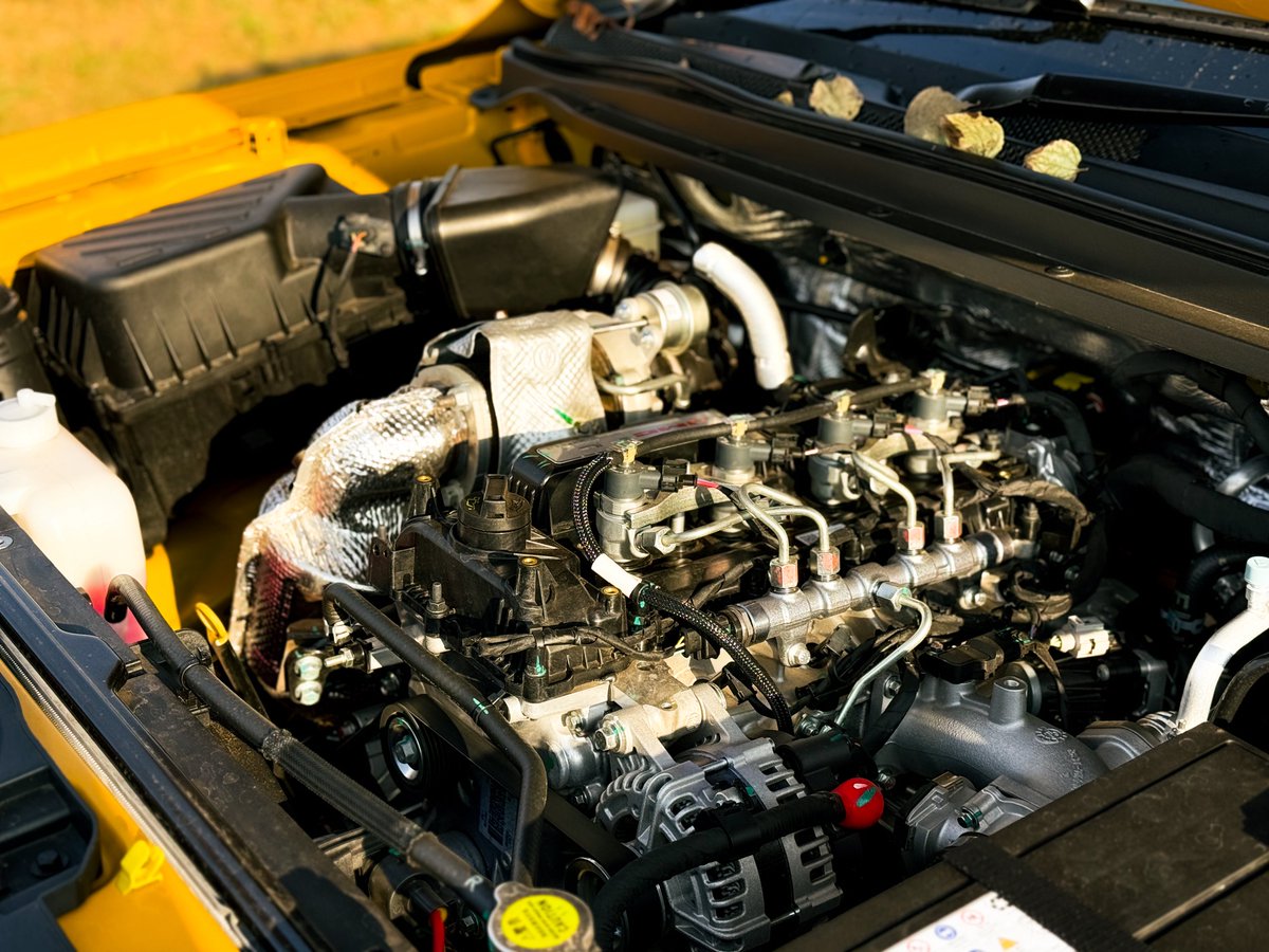 OtsileJK's tweet photo. "Don't judge a book by its cover."

I'm going to take this saying more serious after having a stint with the JMC Vigus. I honestly didn't expect it to drive as good as a GWM P300 2.4 TD and the Toyota Hilux 2.4 GD-6.

Before y'all come at me with pitchforks and pangas, go test drive one. Here are a few fast facts of the Vigus auto 4x2:

▪️2.5L 4-cylinder turbodiesel engine 
▪️123 kW and 430 Nm
▪️8-speed automatic transmission 
▪️2WD
▪️75L fuel tank capacity
▪️Claimed 1071 km range
▪️Claimed fuel consumption of 7.0L/100 km
▪️Priced at R459,900